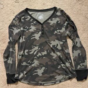 Women’s Camo long sleeve